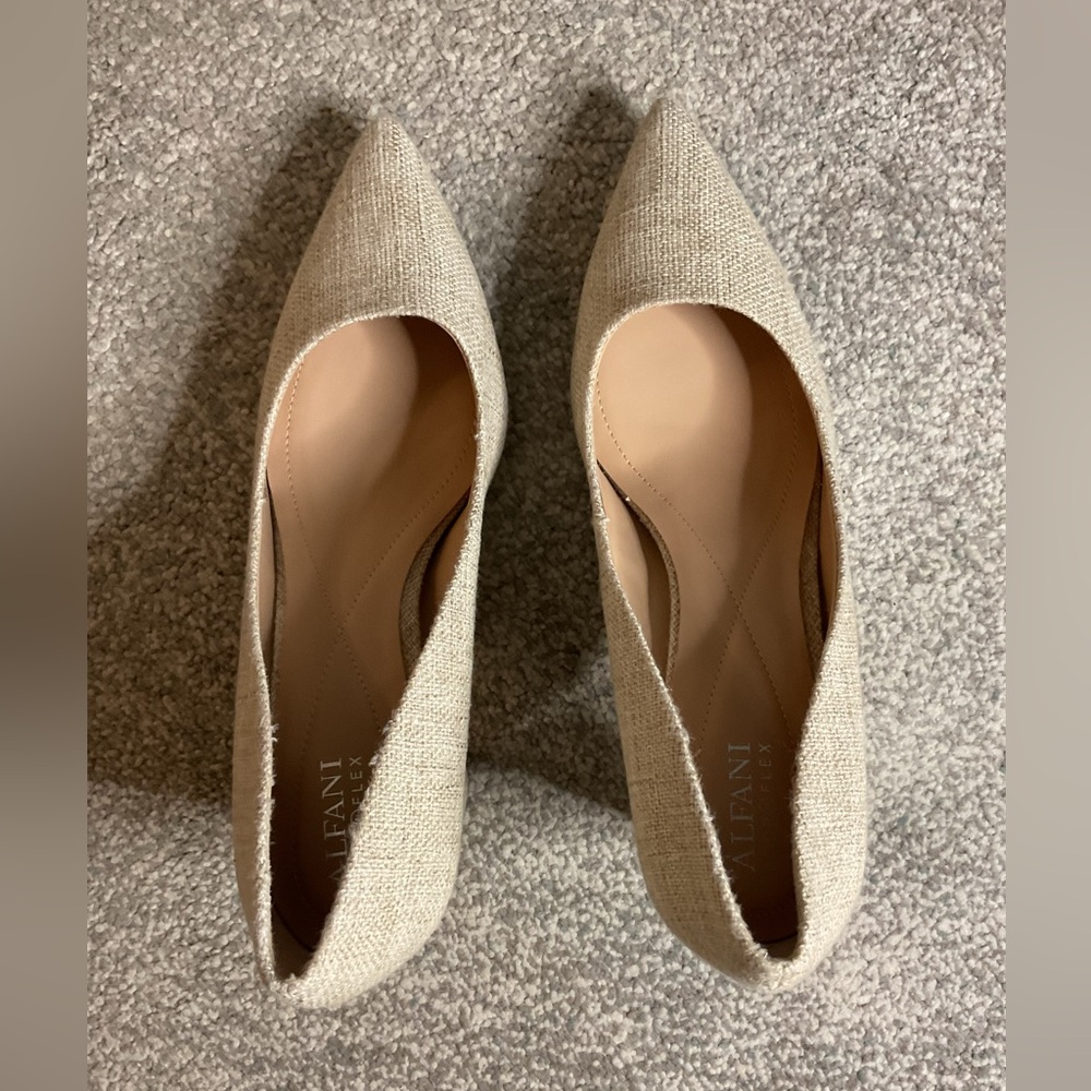 Alfani Step & Flex Jensonn Block Heel Pumps in Textured Linen - Size 10 - Picture 6 of 16